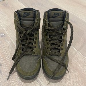 New Nike Dunk Sky Hi Essential Wedge Army Rough Green Size 7,5. Style 644877-302
